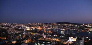 Гостиница Аквилон Владивосток Номер улучшенный семейный с 2 односпальными и 1 двуспальной кроватью-10